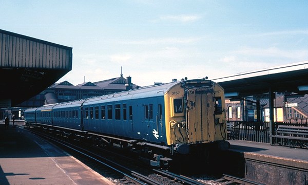 4Cor 3157 at Clapham Junction on 27th July 1969